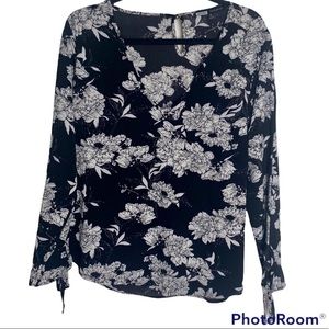Black and White Floral Long Sleeves Blouse